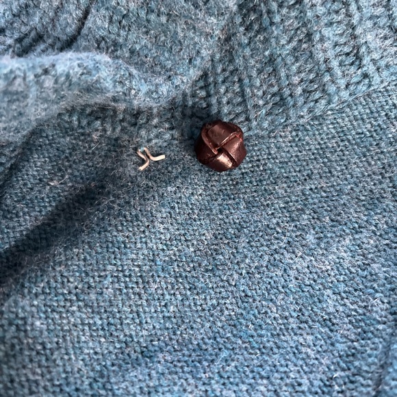 Left on Houston. Size Small. Peacock blue, vintage brown buttons, crop sweater - Picture 10 of 12